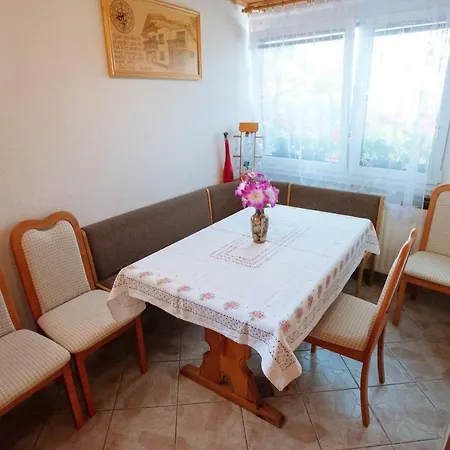 Jorsi With Mountain View Apartment